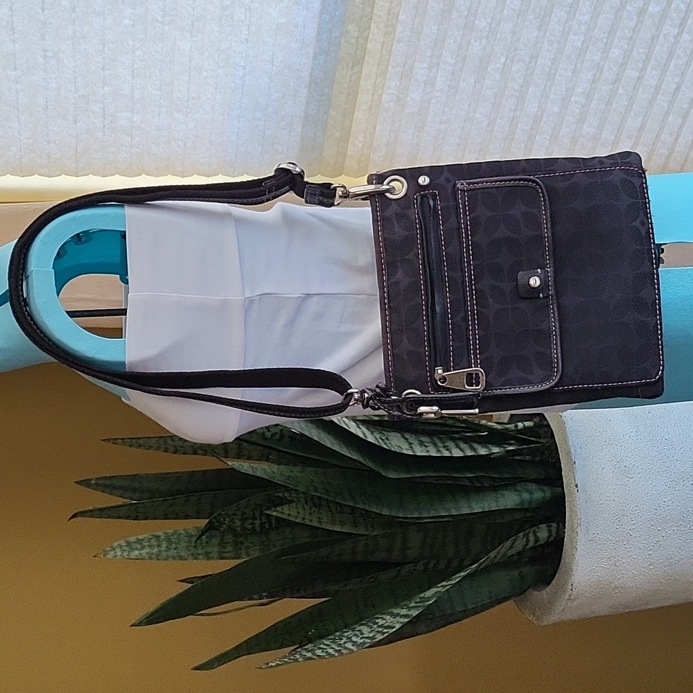 Fossil EUC women's black canvas ziptop crossbody shoulderbag/ purse